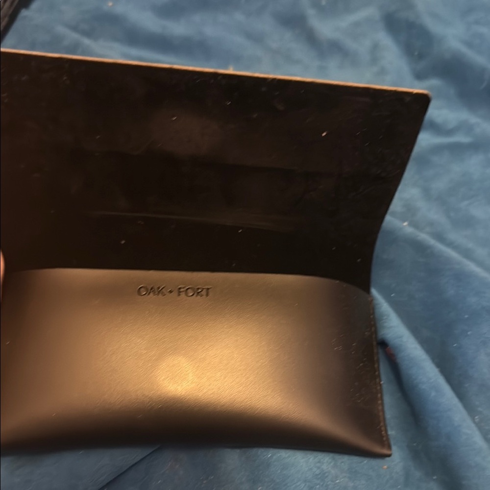 Oak + Fort Black sunglasses case like new